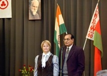Выступает первый секретарь Посольства Республики Индия в РБ г-н Тарсема Сингх